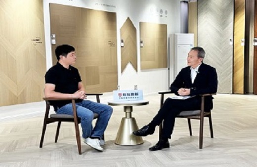 大咖品鑒 行業(yè)堅守|王石再次蒞臨世友地板總部，探尋2024世友新品背后奧秘
